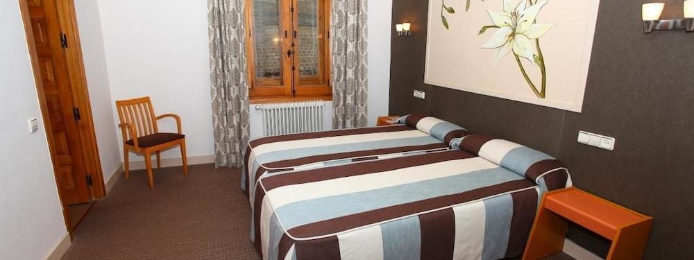 Hotel Monasterio de Leyre Yesa Buitenkant foto