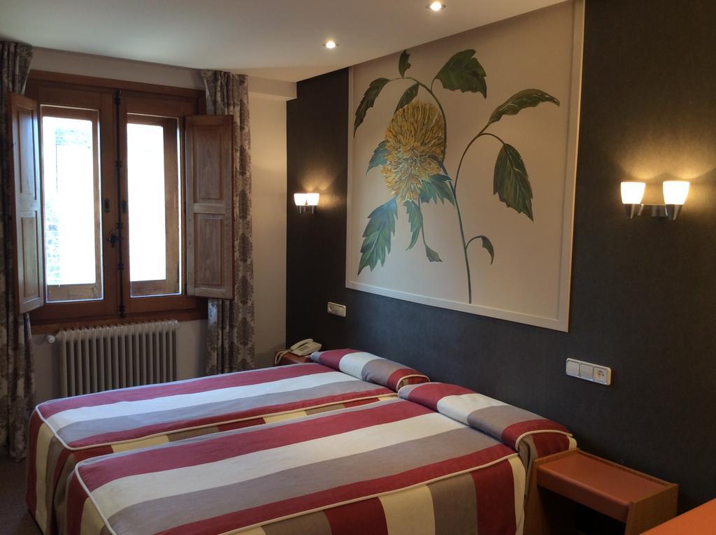 Hotel Monasterio de Leyre Yesa Buitenkant foto