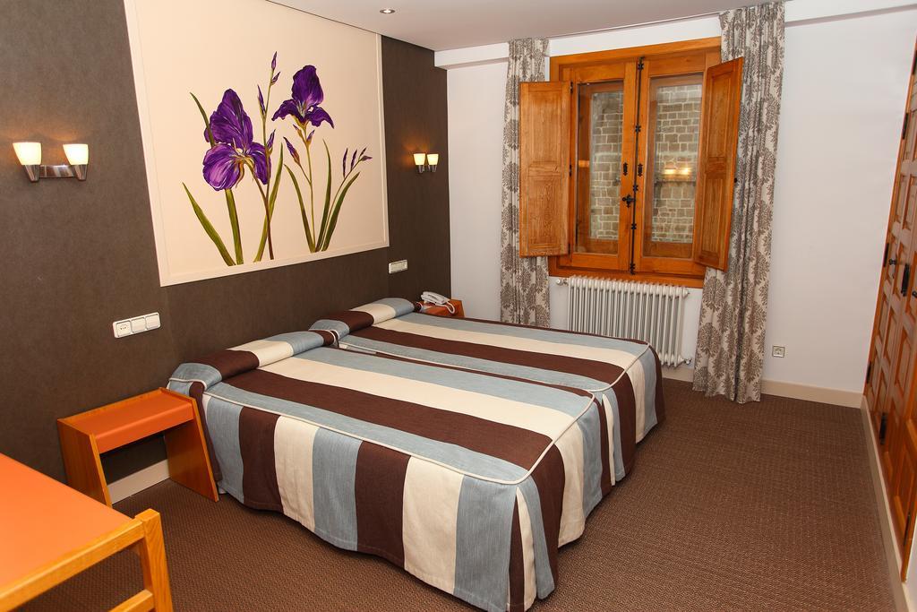 Hotel Monasterio de Leyre Yesa Buitenkant foto