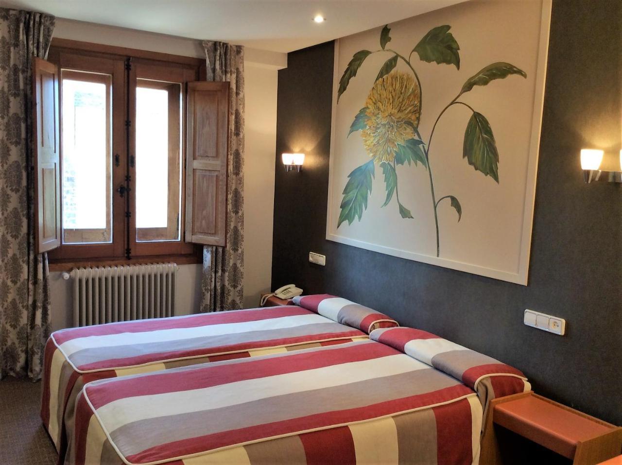 Hotel Monasterio de Leyre Yesa Buitenkant foto